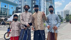 7 Penampilan Beda Gen Halilintar 'Sarungan' di Citayam Fashion Week