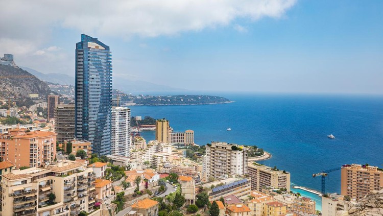 Ilustrasi Rumah Paling Mahal di Dunia Monaco - June 7, 2022: Tour Odéon Monaco, District of La Rousse Saint Roman, French Riviera, Cote d'Azur