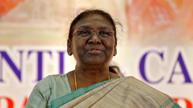 Draupadi Murmu resmi menjadi presiden pribumi pertama India dan wanita kedua yang memegang jabatan tersebut.