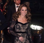 Tampil Elegan dan Menawan, 4 Inspirasi Gaun Formal Warna Hitam ala Kate Middleton Ini Cocok untuk Cewek Mamba