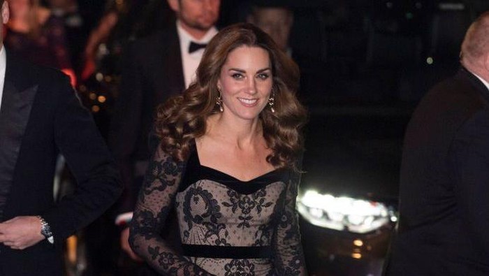 Tampil Elegan dan Menawan, 4 Inspirasi Gaun Formal Warna Hitam ala Kate Middleton Ini Cocok untuk Cewek Mamba