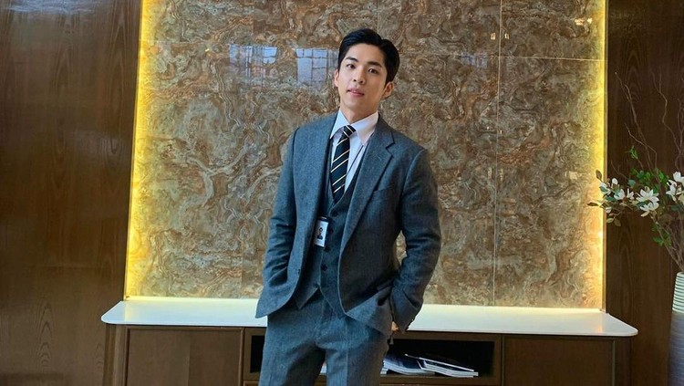 Joo Jong Hyuk di Drama Korea Extraordinary Attorney Woo