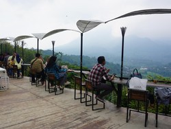 Healing di Jungle Cafe Ditemani Cantiknya Gunung Penanggungan