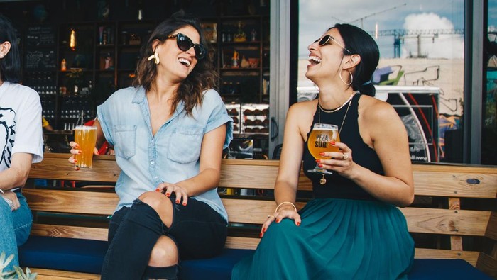 Ogah Drama, 5 Zodiak Ini Punya Circle Pertemanan yang Sempit Banget!