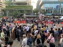 Laporan dari Citayam Fashion Week: Seratusan Orang Dihukum Nyapu Dukuh Atas