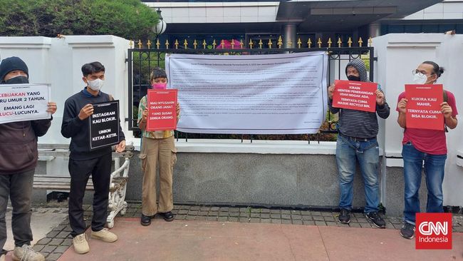 Google dan Aplikasi 'Anak Bangsa' Selama penerapan kebijakan PSE Kominfo, sejumlah drama tersaji berupa keunikan proses, ikonsistensi, sekaligus kontradiksi. Apa saja?
