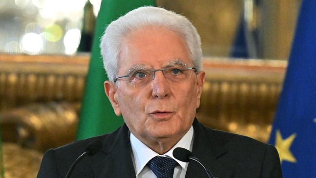 Sergio Mattarella, Presiden Italia, menjalani tes Covid-19 dan hasilnya positif. 