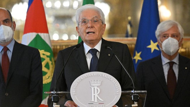 Presiden Italia membubarkan parlemen usai PM Mario Draghi mengundurkan diri. Menurutnya, pengunduran diri Draghi bukti dukungan parlemen telah hilang.
