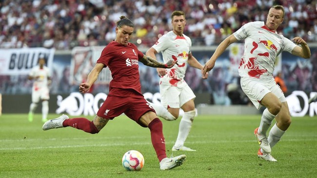 Pelatih Liverpool Jurgen Klopp mengakui bahwa Darwin Nunez kurang mendapat dukungan dari pemain-pemain The Reds di laga lawan RB Salzburg.