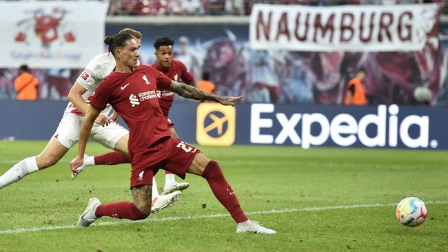Striker baru Liverpool Darwin Nunez makin jadi sorotan setelah dianggap netizen membuat hal yang mudah jadi mustahil.