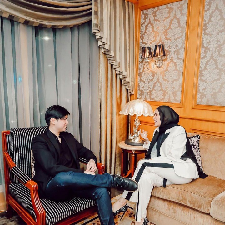 <p>Sang Bunda, Olla Ramlan sering menghabiskan waktu bersama Sean. <em>“Sometimes when I need a miracle, I look into my son’s eyes and realize I’ve already created one,”</em> tulis Olla pada unggahan Instagramnya. (Foto: Instagram @ollaramlan)</p>
