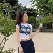 Nggak Cuma Anti Gerah, Summer Tee Pilihan Seleb Korea Ini Cute Abis!