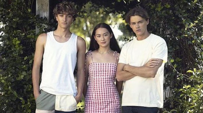 Inspirasi OOTD Summer Style Ala Pemain Series The Summer I Turned Pretty