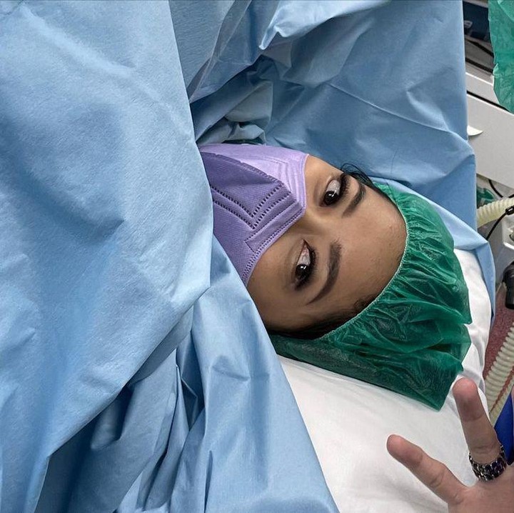 <p>Melalui media sosial Instagram, Ibas membagikan momen menemani sang istri melahirkan putri bungsunya. Putra kedua Susilo Bambang Yudhoyono itu mengucap syukur. (Foto: Instagram @ibasyudhoyono dan @ruby_26)<br /><br /><br /></p>