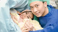 <p>Postingan tersebut kini dibanjiri ucapan selamat. Netizen pun mendoakan agar anak Ibas dan Aliya tumbuh sehat dan cerdas. "Selamat Mas Ibas dan Mbak Aliyah. Semoga sang putri tumbuh sehat, cerdas, menjadi kebanggaan orang tua, bangsa dan negara," ucap @andi****. (Foto: Instagram @ibasyudhoyono dan @ruby_26)<br /><br /><br /></p>