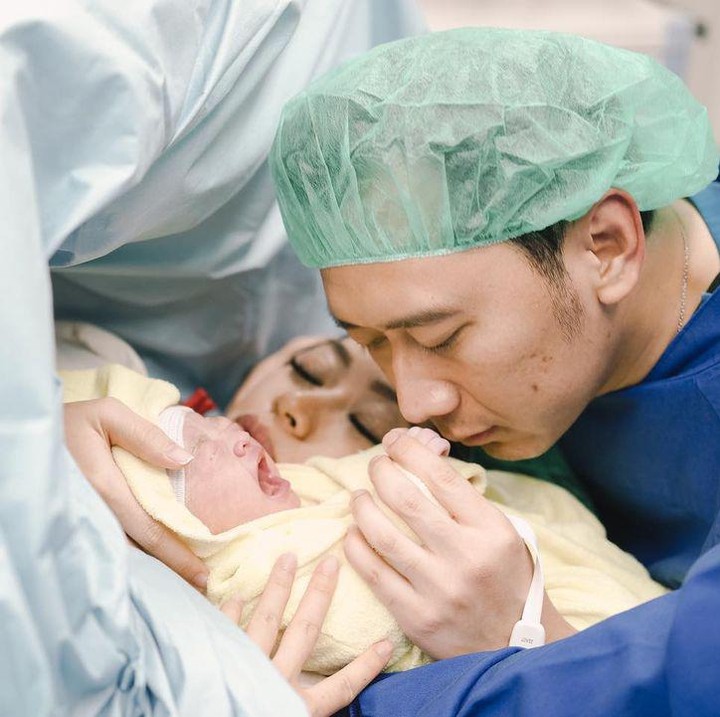 <p>Selamat untuk Ibas dan Aliya. Kita doakan semoga keluarga mereka bahagia selalu ya, Bunda. (Foto: Instagram @ibasyudhoyono dan @ruby_26)</p>
