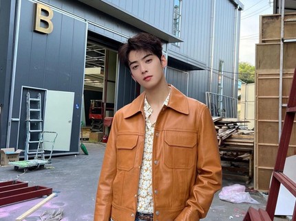 7 Potret Cha Eun Woo, Idol K-pop yang Tak Pernah Dipuji Tampan oleh Ibunda