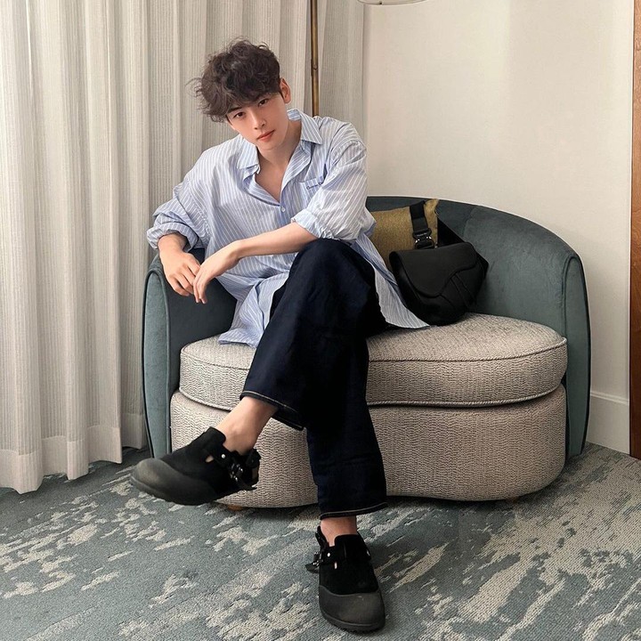 <p>Bunda tentunya sudah tak asing dengan Cha Eun Woo, bukan? Idol Kpop yang tergabung dalam grup ASTRO ini memiliki paras yang rupawan. (Foto: Instagram @eunwo.o_c)<br /><br /><br /></p>
