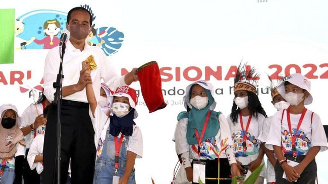 FOTO: Jokowi Main Sulap di Hari Anak Nasional