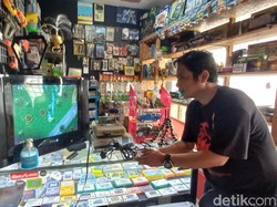 Obati Rindu Main Gim Konsol Era 70-90an di Pasar Antik Cikapundung