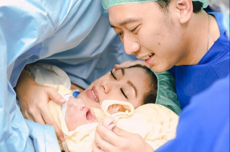 Momen Aliya Rajasa Lahirkan Anak Ke-4 Momen Aliya Rajasa Lahirkan Anak Ke-4