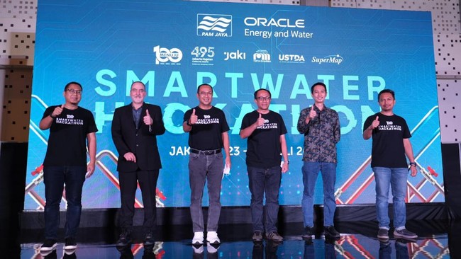 PAM Jaya menggelar Smart Water Hackathon, dengan 100 talenta bidang IT yang berkompetisi mendukung digitalisasi proses pelayanan air perpipaan di Jakarta.