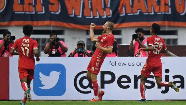 Pertandingan Persija Jakarta melawan klub Thailand Chonburi FC dalam launching JIS, Minggu (24/7) bisa disaksikan lewat link live streaming berikut.