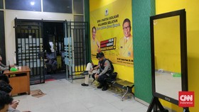 Polisi Tutup Sementara Kantor Partai Golkar Sulsel Usai Kader Bentrok
