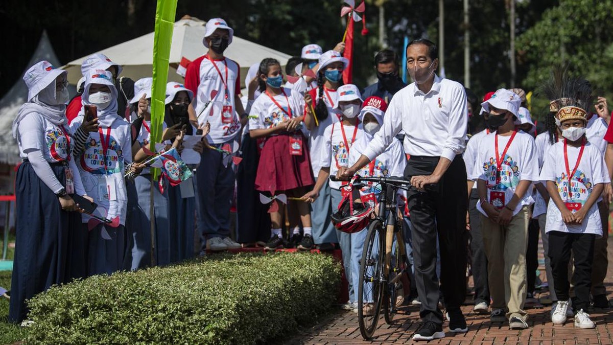 FOTO: Jokowi Main Sulap di Hari Anak Nasional
