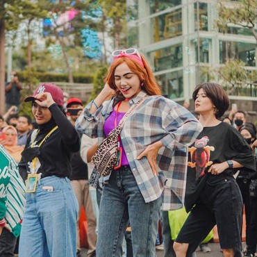 Tampil di Citayam Fashion Week, Rina Nose Dipuji 'Citayam Banget'