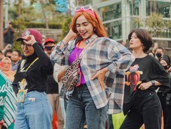 Tampil di Citayam Fashion Week, Rina Nose Dipuji 'Citayam Banget'