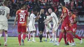 Duo Persija Krmencik dan Firza Andika Absen Lawan PSM