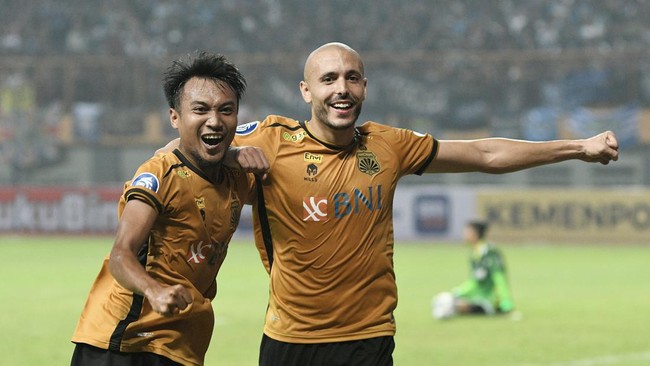 Klasemen Liga 1 di pekan ketiga terpengaruh hasil-hasil laga yang berlangsung pada Minggu (7/8), termasuk Bhayangkara FC vs Persebaya Surabaya.