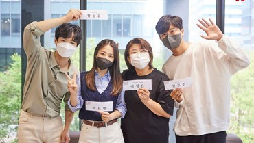 img-title Drama Park Bo Young & Yeon Woo Jin Siap Digarap Sutradara 'All of Us are Dead'