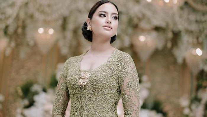 Inspirasi Fashion Ala Amanda Khairunnisa saat Menjadi Bridesmaid di Pernikahan Maudy Ayunda