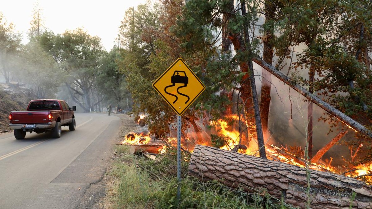 FOTO: Gelombang Panas, Merah Api Hanguskan Hutan di California