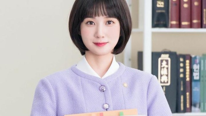 Selalu Mencuri Perhatian, Segini Harga Outfit Park Eun Bin di Drama Extraordinary Attorney Woo!