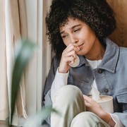 5 Tanda yang Bisa Membuat Kamu Jadi Perempuan Low Value, Ada di Dirimu?