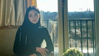 <p>Wanita kelahiran 3 Januari 1995 ini dikenal sebagai personel girlband BLACKPINK dengan gayanya yang feminin dan elegan, Bunda. Enggak heran kalau Jisoo terpilih sebagai wanita tercantik ya, Bunda? (Foto: Instagram @sooyaaa__)</p>