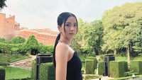 <p>Kecantikan Jisoo BLACKPINK juga diakui di industri mode dan kecantikan dunia, lho. Ia terpilih sebagai wajah dari brand kenamaan mulai dari Dior hingga Cartier. (Foto: Instagram @sooyaaa__)</p>