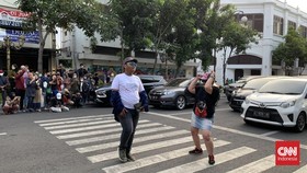 Pedagang Kecipratan Rezeki Tunjungan Fashion Week