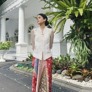 Get The Look: Inspirasi Outfit Kebaya Ala Maudy Ayunda untuk Sambut Hari Kebaya