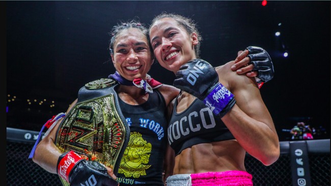 Juara dunia ONE Atomweight Kickboxing, Janet Todd mengalahkan Lara Fernandez, dan menambah gelar sebagai juara dunia Interim ONE Atomweight Muay Thai.