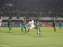 Gol Yance Dibalas Salto Esteban Vizcarra, Skor 1-1 PSS Sleman Vs PSM Makassar