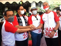 RK Unggah Momen Jabat Tangan dengan Anies-Ganjar, Pose Diarahkan Pratikno