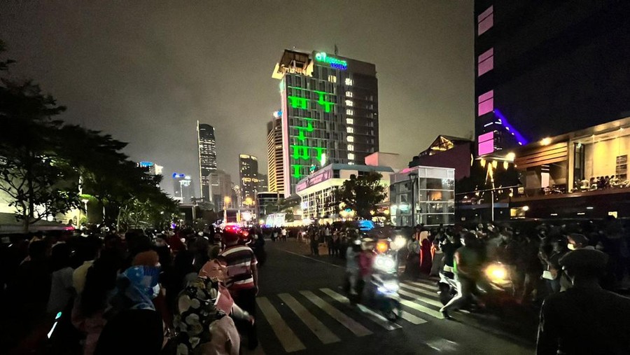 Suasana Citayam Fashion Week malam ini Suasana Citayam Fashion Week malam ini
