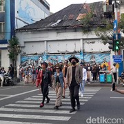 Surabaya Punya Tunjungan Fashion Week, Tapi Dibubarkan oleh Satpol PP! Ini Alasannya