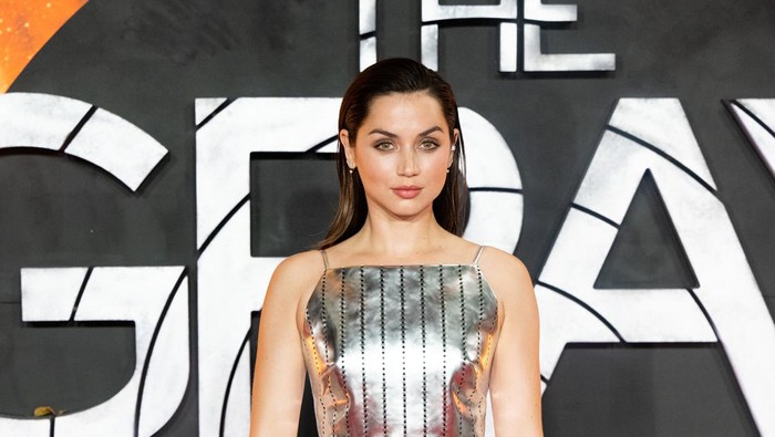 Sederat Gaya Berbusana Ana De Armas Si Agen CIA yang Taurus Banget! Sederat Gaya Berbusana Ana De Armas Si Agen CIA yang Taurus Banget!
