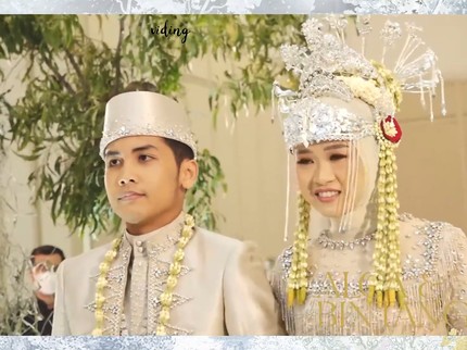 7 Potret Akad Nikah Bintang Emon dan Alca Octavia, Mewah dengan Mahar Dolar