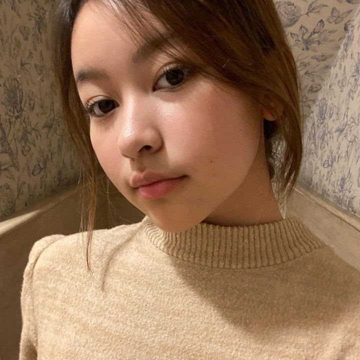 <p>Bunda tak asing dengan wajah Aquene Aziz? Dia adalah putri dari pasangan artis Sultan Djorghi dan Annisa Trihapsari. (Foto: Instagram @aqueneazizdjorghi)</p>